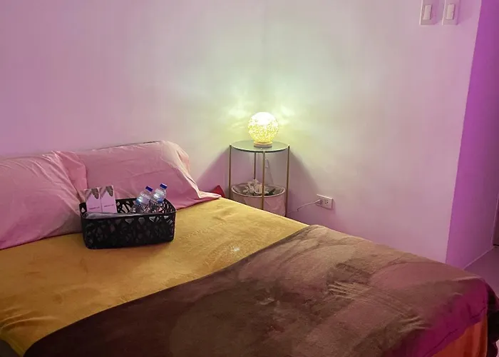 Ashlyns Hangout Place Bed & Breakfast Manila
